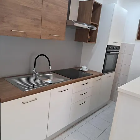 Ljubica * Podstrana